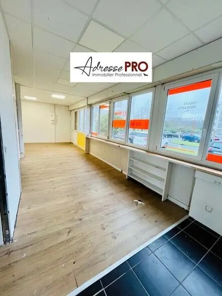 Retail in Mérignac for lease - Interior Photo - Image 1 of 2