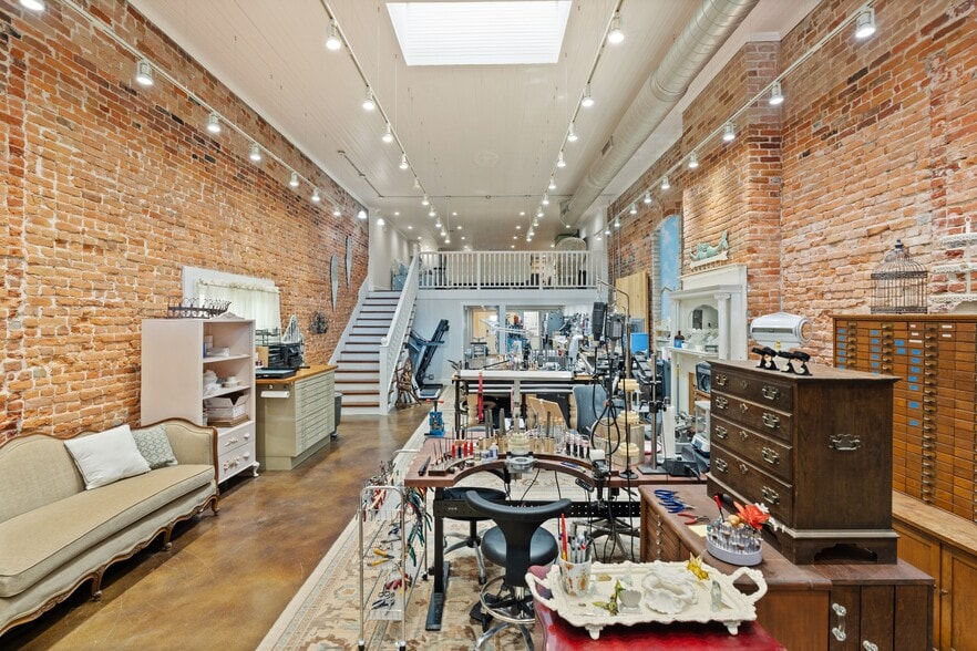 925 Main St, Bastrop, TX for sale - Interior Photo - Image 3 of 42