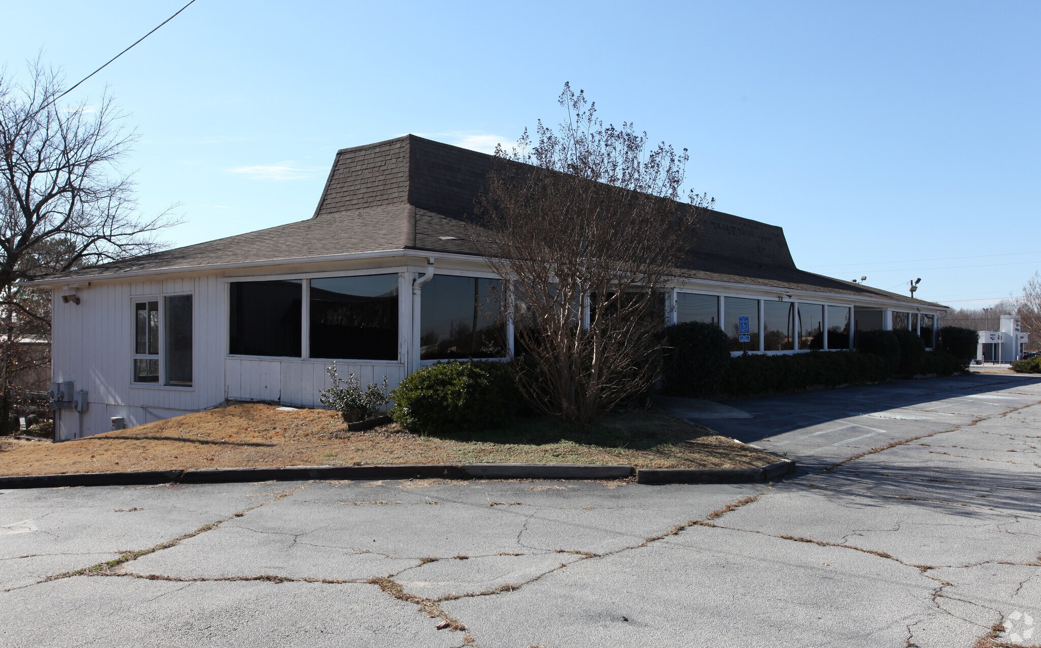 1570 Iris Dr, Conyers, GA for sale Primary Photo- Image 1 of 1