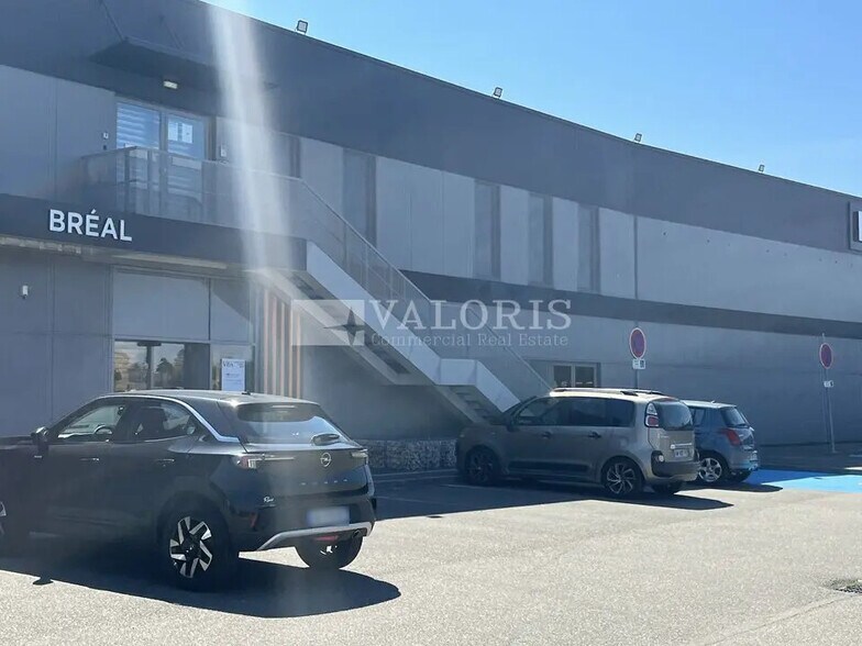 Office in Champagne-au-Mont-d'Or for lease - Building Photo - Image 1 of 4