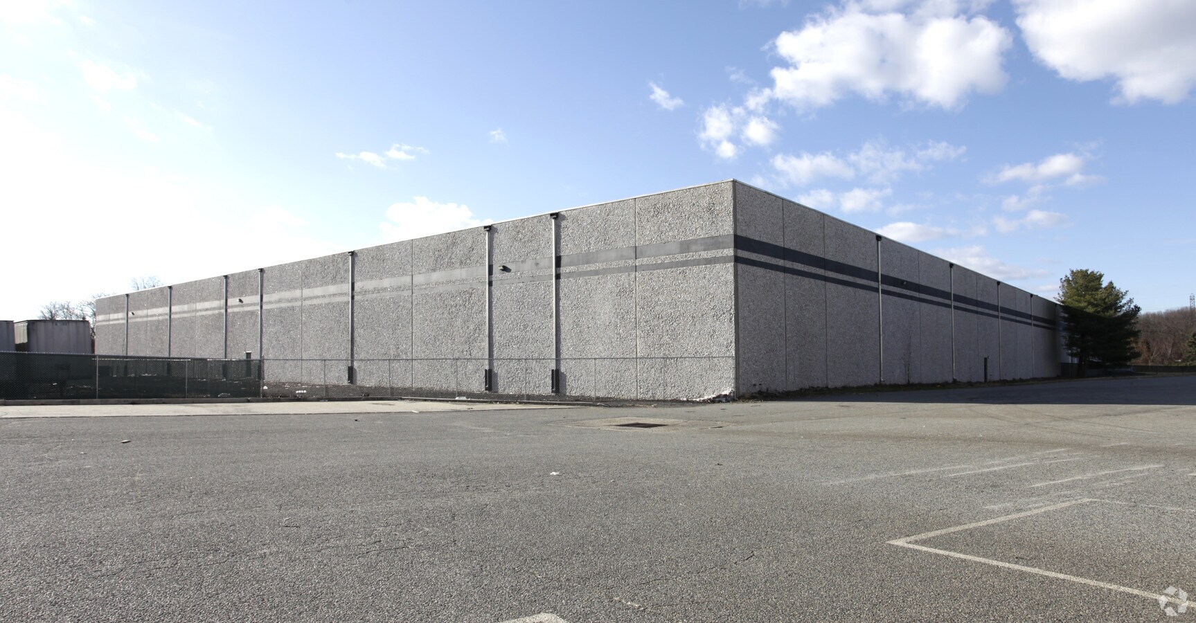 260 Meadow Rd, Edison, NJ 08817