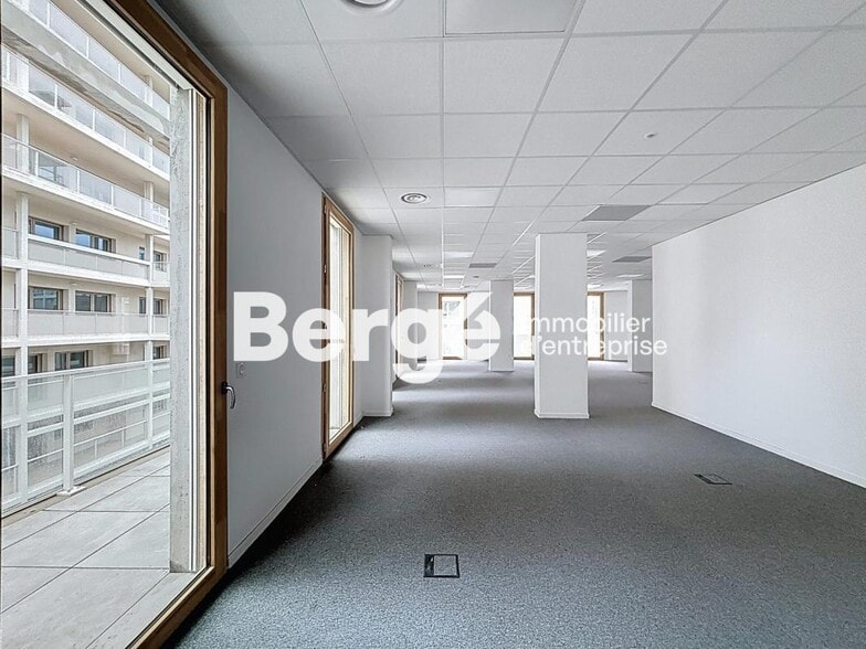 Office in Nice for lease - Building Photo - Image 2 of 10