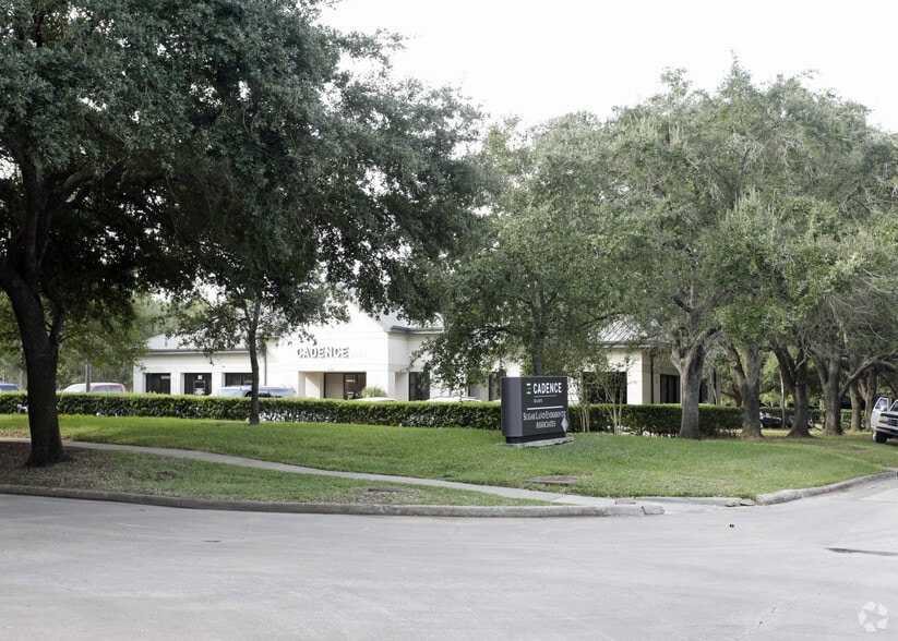 4647 Sweetwater Blvd, Sugar Land, TX for lease - Building Photo - Image 2 of 2