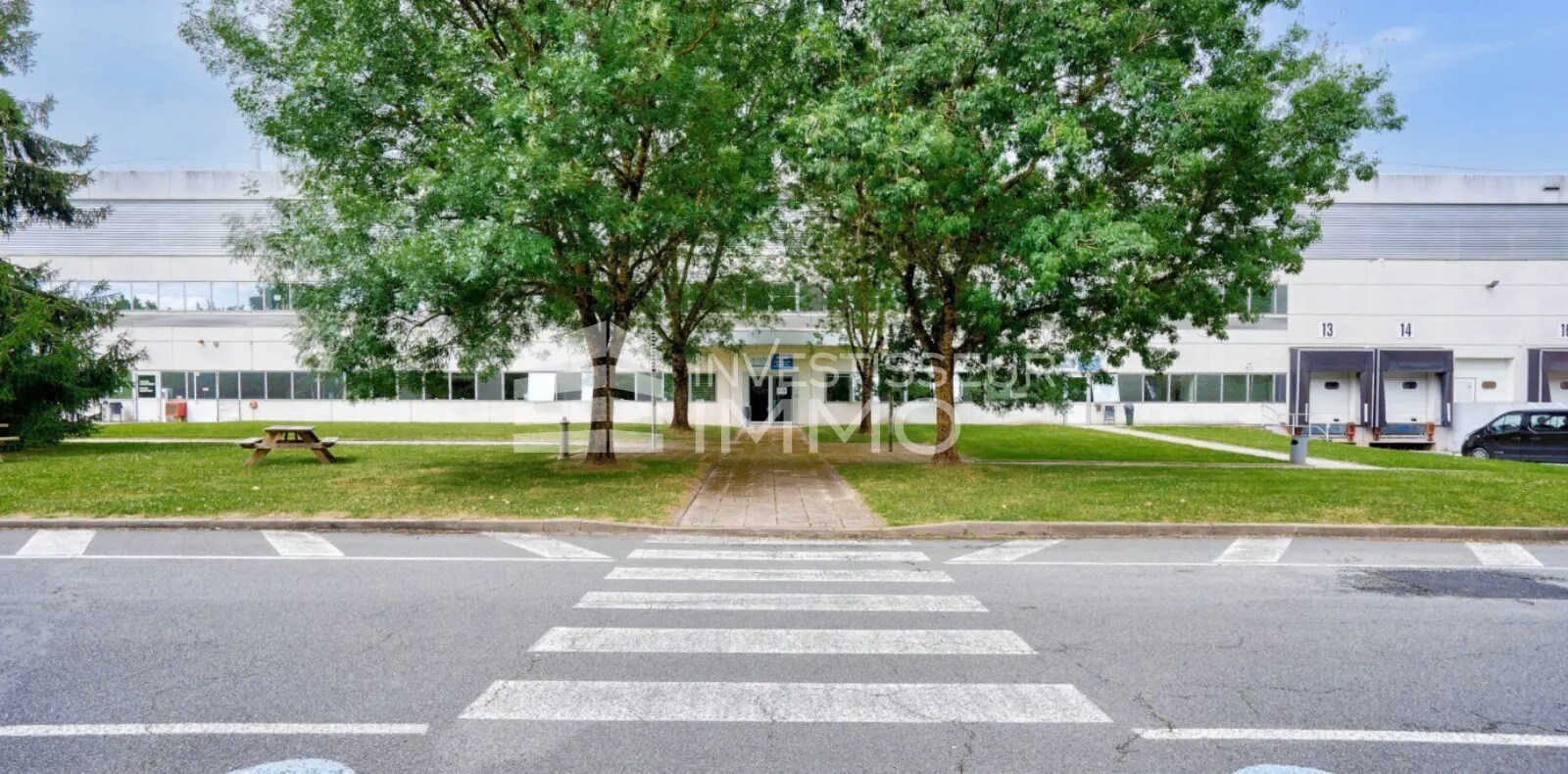 Flex in BUSSY-SAINT-GEORGES for lease Building Photo- Image 1 of 4