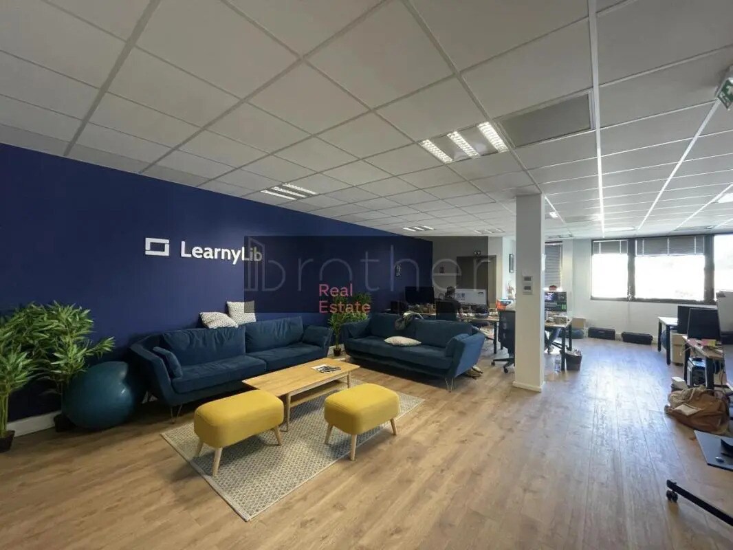 Office in Pessac for lease Interior Photo- Image 1 of 6