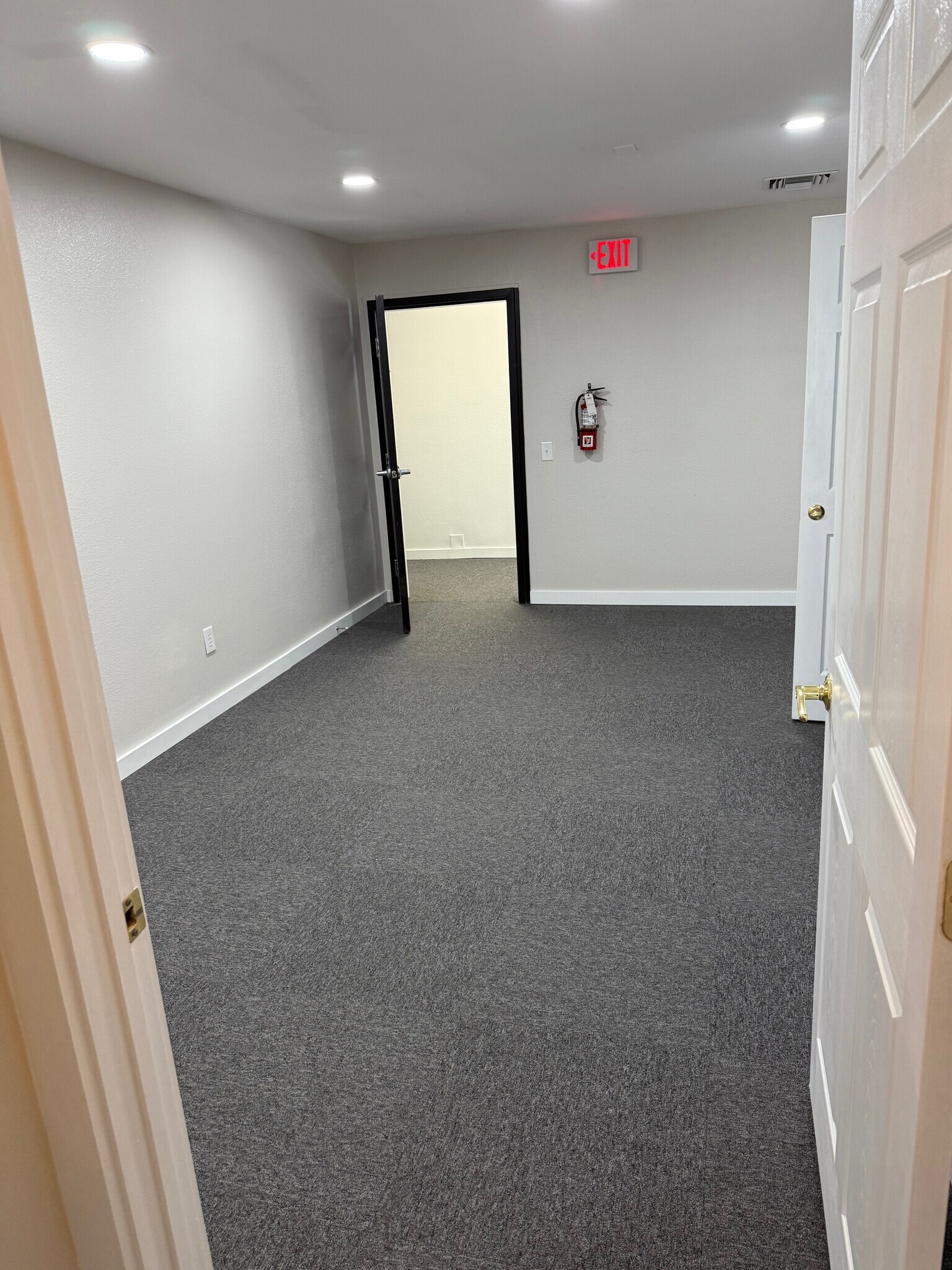 5474 Williams Rd, Tampa, FL for lease Interior Photo- Image 1 of 7