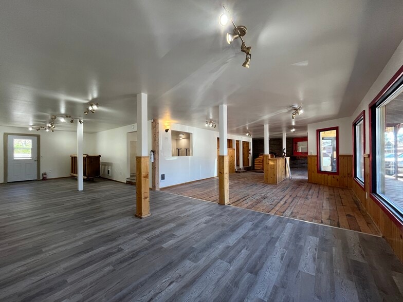 164 Riverside Ave, Winthrop, WA for lease - Building Photo - Image 3 of 13