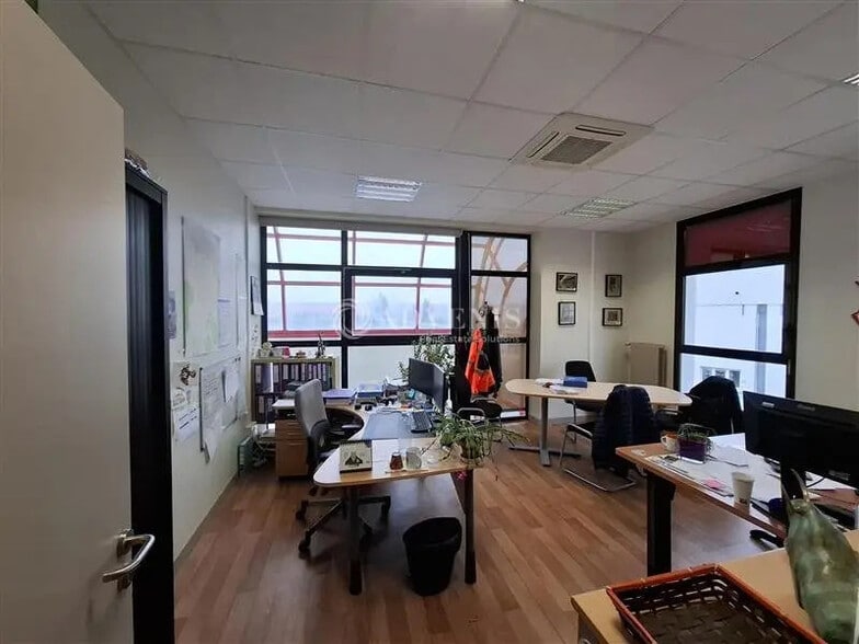 Flex in Pulnoy for lease - Interior Photo - Image 2 of 8