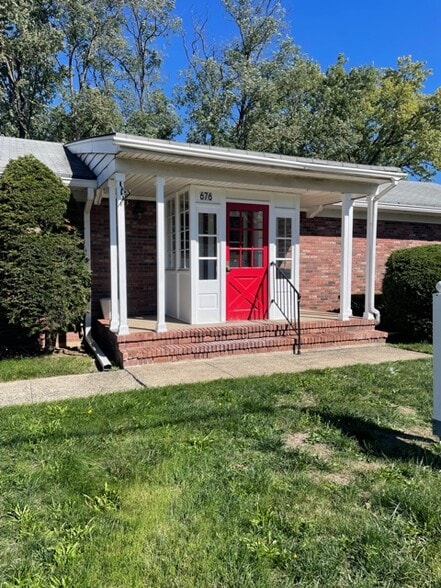 676 Amboy Ave, Woodbridge, NJ for lease - Building Photo - Image 2 of 30