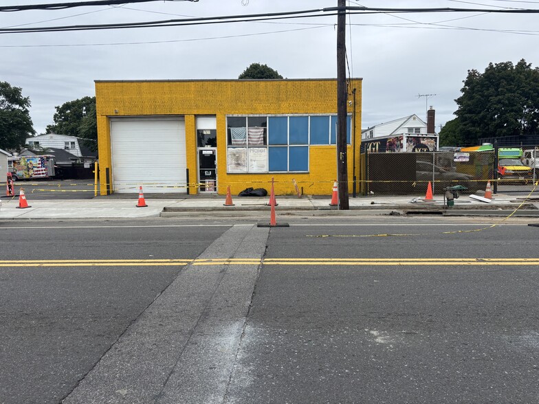 1065 Front St, Uniondale, NY for lease - Primary Photo - Image 1 of 1