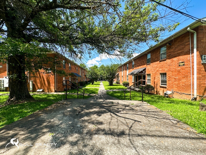 2099 Martin Luther King Dr, Atlanta, GA for sale - Building Photo - Image 2 of 20