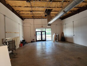 1220-1222 W Hurst Blvd, Hurst, TX for lease Interior Photo- Image 2 of 3