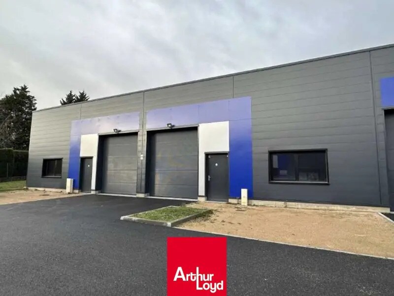 Flex in Pommiers for lease Building Photo- Image 1 of 4
