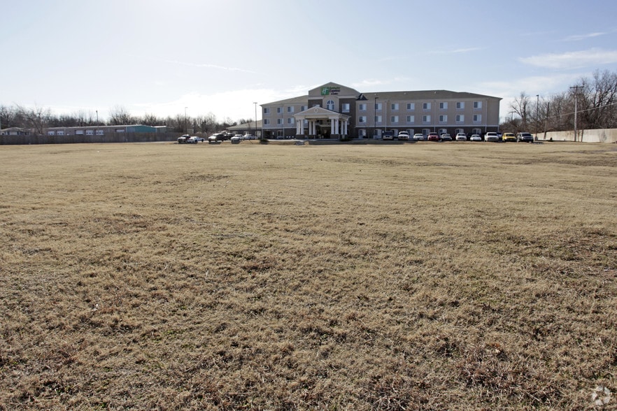 7840 NW 39th Expy, Bethany, OK for sale - Primary Photo - Image 1 of 3