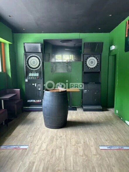 Retail in Reims for lease - Interior Photo - Image 2 of 2