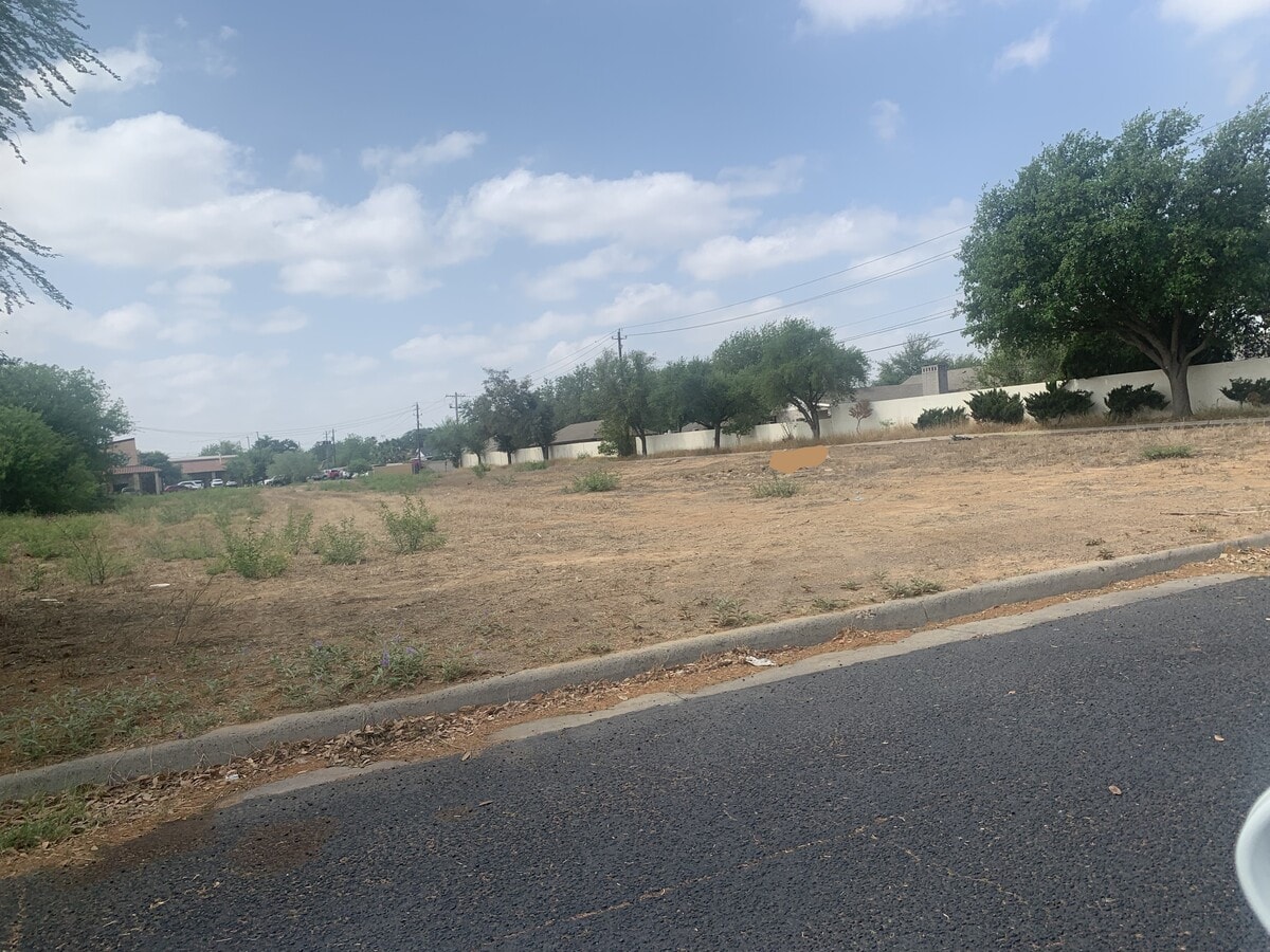 610 Manor Road, Laredo, TX 78041