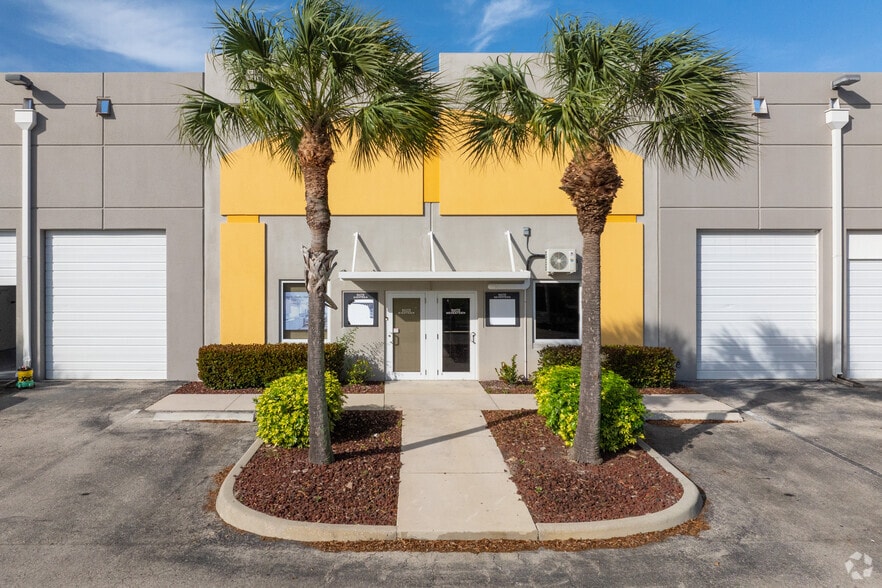 12811 Commerce Lakes Dr, Fort Myers, FL for lease - Building Photo - Image 3 of 10