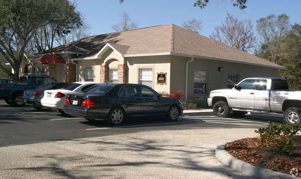 138 E Bloomingdale Ave, Brandon, FL for sale - Primary Photo - Image 1 of 1