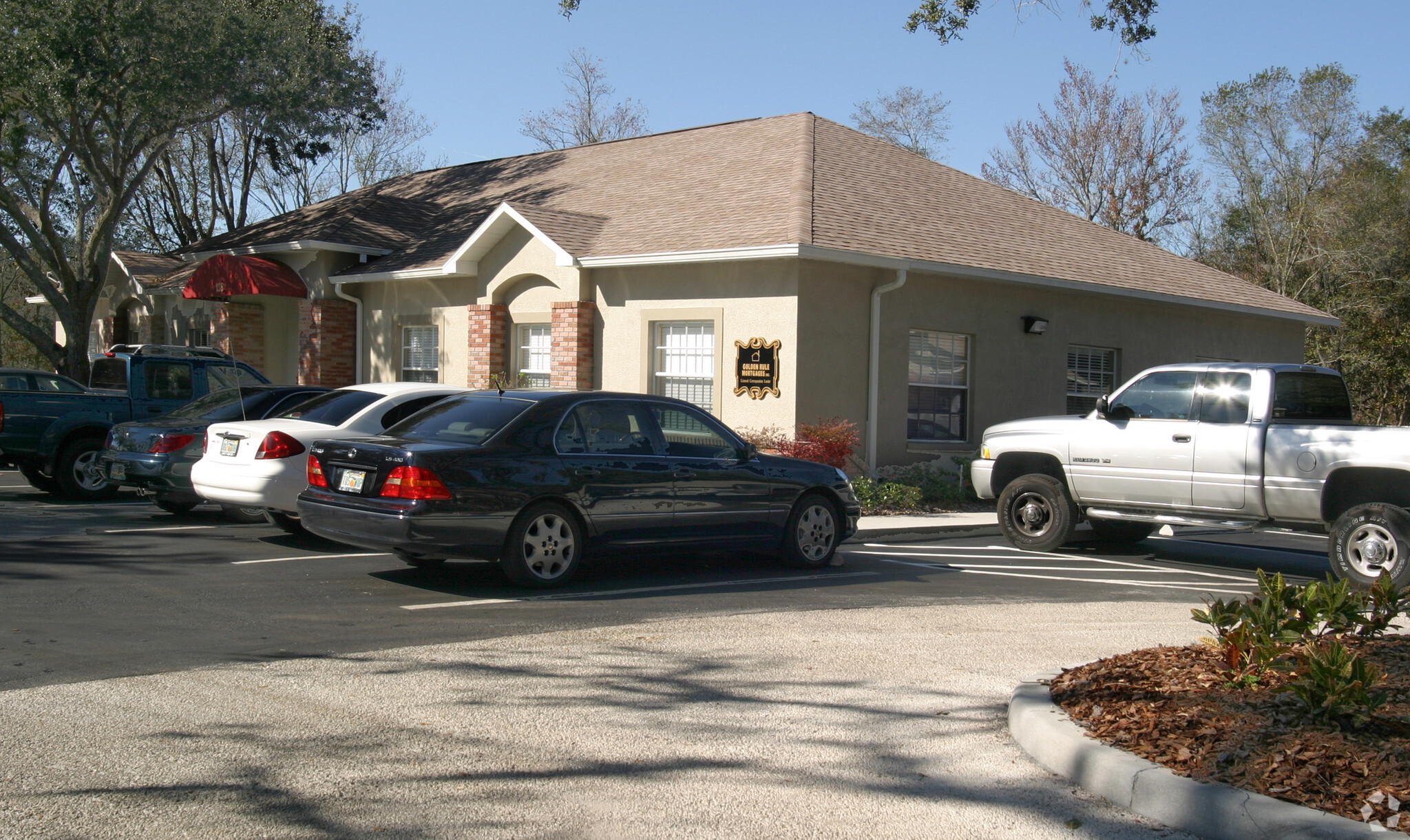 138 E Bloomingdale Ave, Brandon, FL for sale Primary Photo- Image 1 of 1