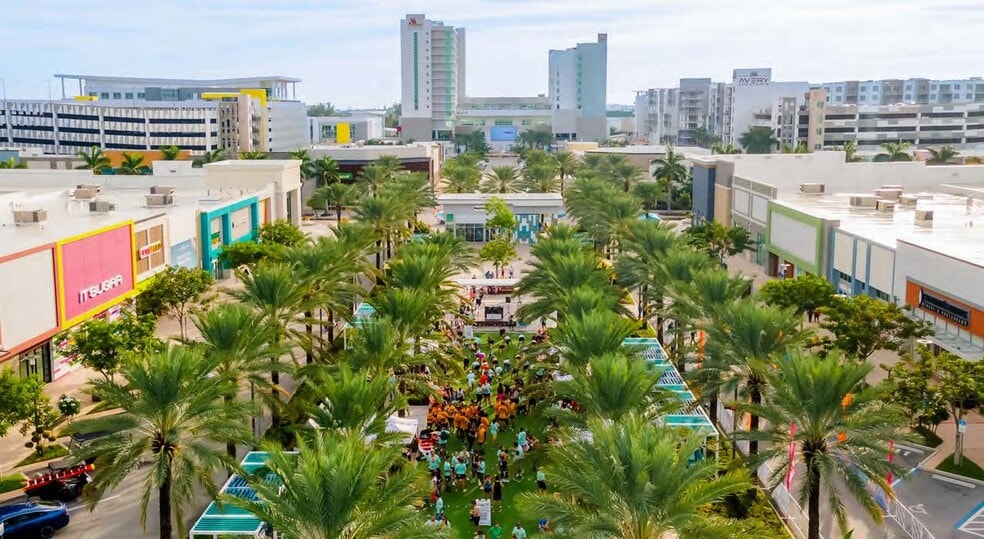 181 S Bryan Rd, Dania Beach, FL for lease - Building Photo - Image 1 of 4