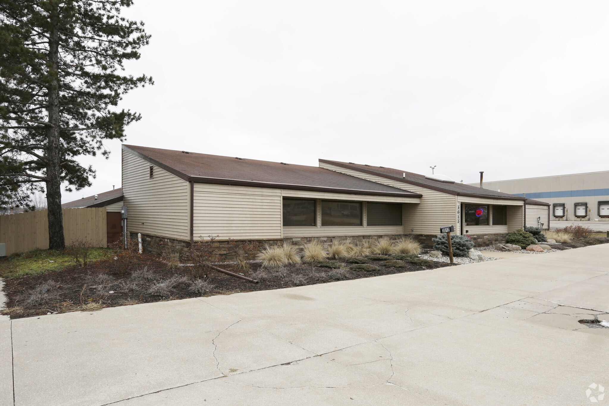 3012 Shaffer Ave SE, Grand Rapids, MI for sale Primary Photo- Image 1 of 1