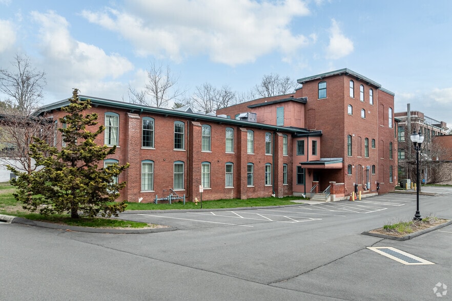 158 Hartford Rd, Manchester, CT for sale - Primary Photo - Image 1 of 12