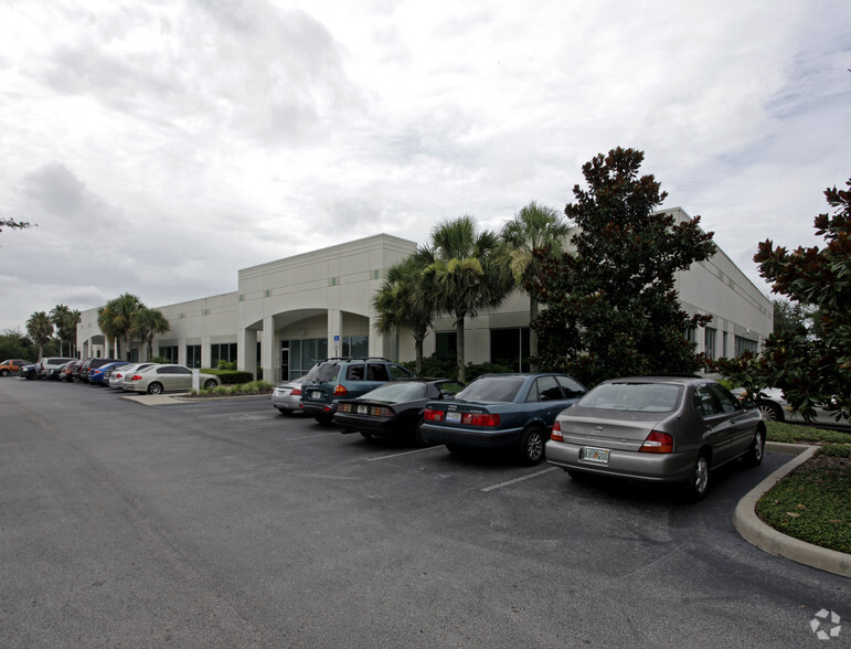 3626 Quadrangle Blvd, Orlando, FL for lease - Primary Photo - Image 1 of 3