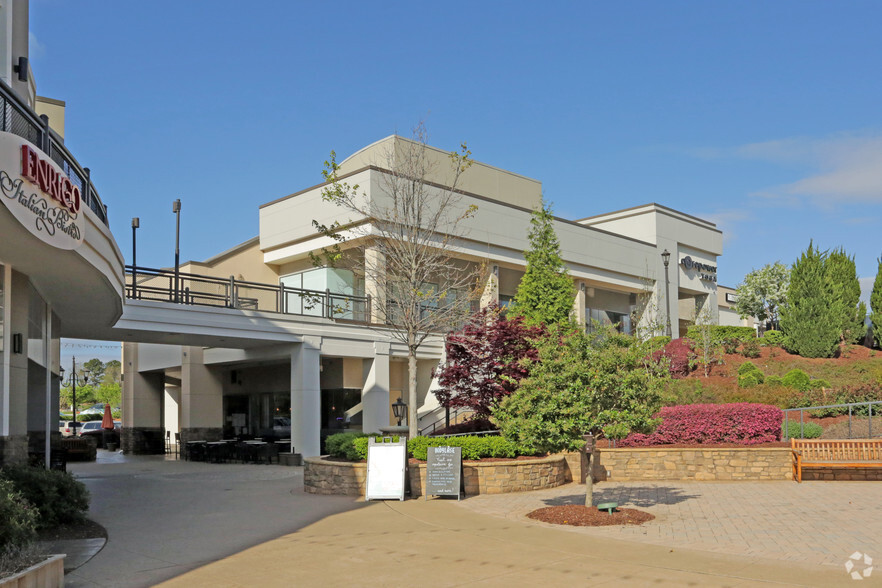 302 Colonades Way, Cary, NC for lease - Building Photo - Image 2 of 15