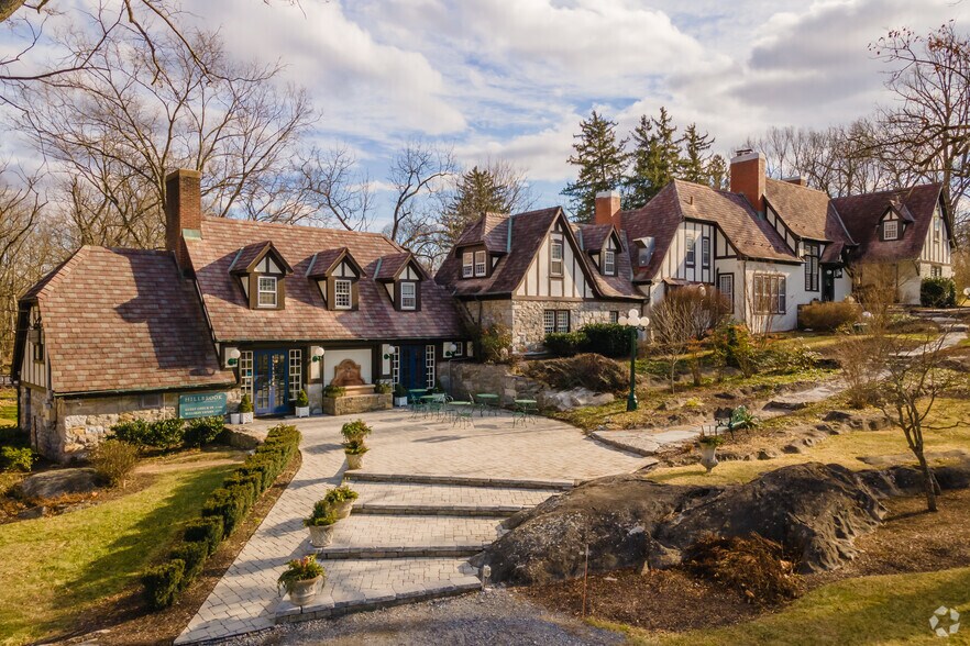 4490 Summit Point Rd, Charles Town, WV for sale - Primary Photo - Image 1 of 1