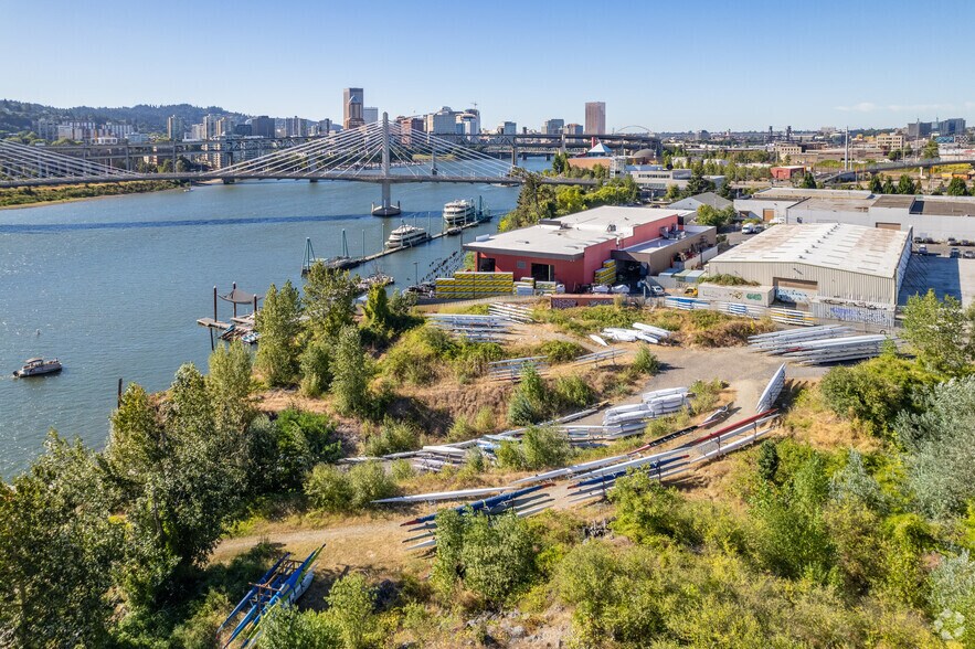 306 SE Ivon St, Portland, OR for lease - Building Photo - Image 2 of 5