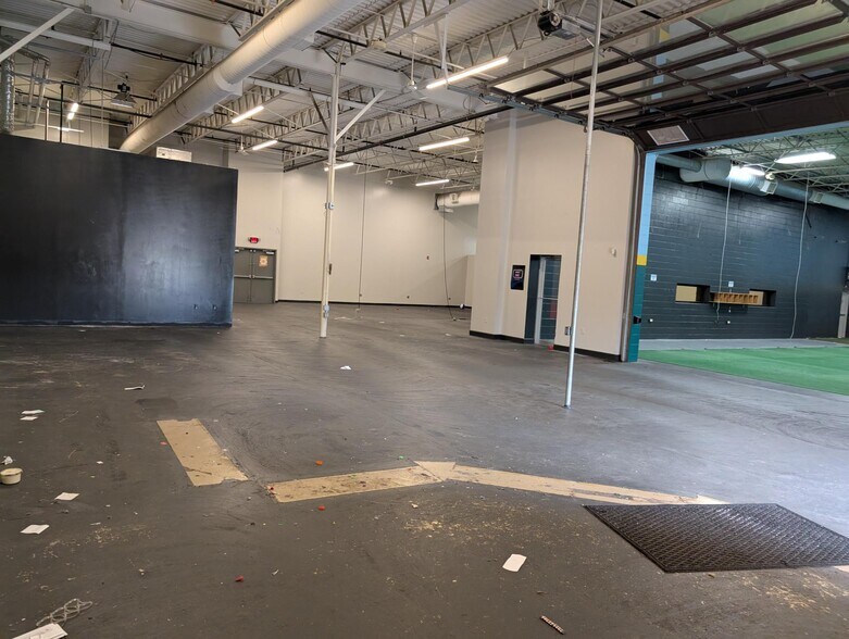 569 S Main St, Englewood, OH for lease - Building Photo - Image 3 of 10