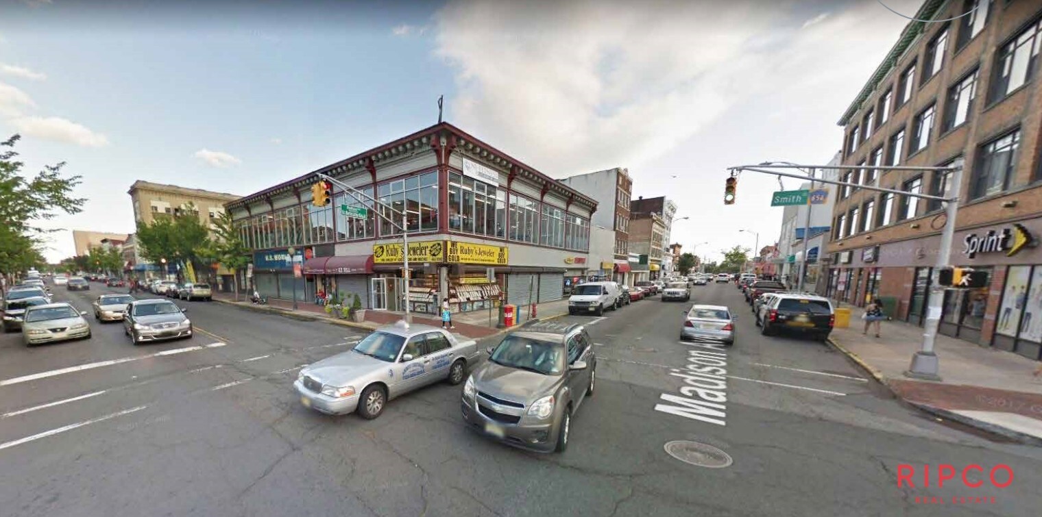 163165 Smith St, Perth Amboy, NJ 08861