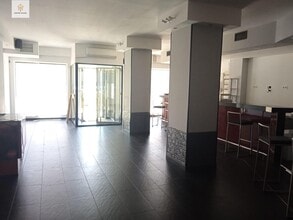 Retail in Cáceres, Cáceres for lease Interior Photo- Image 2 of 25