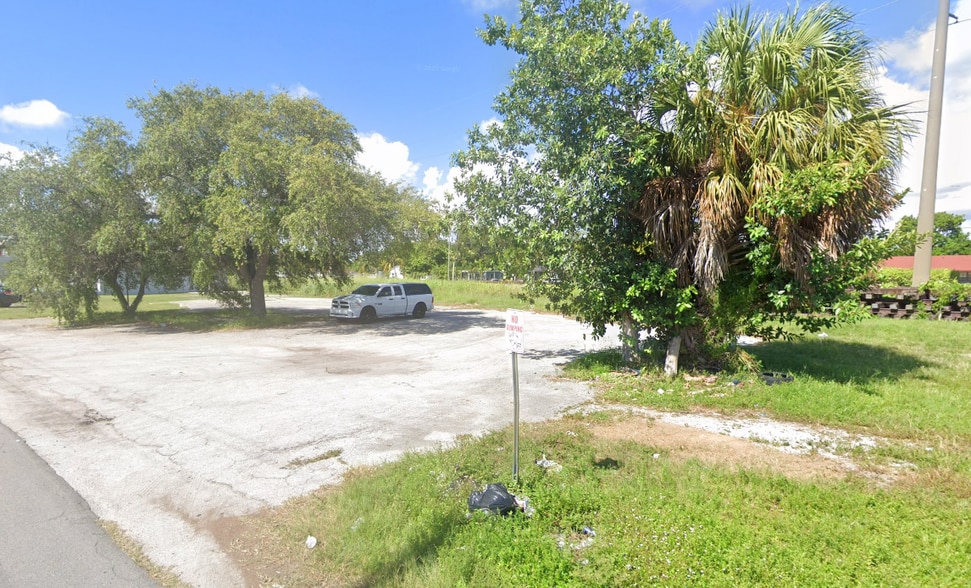 227 NW 1st Ave, Dania Beach, FL for lease - Building Photo - Image 2 of 3