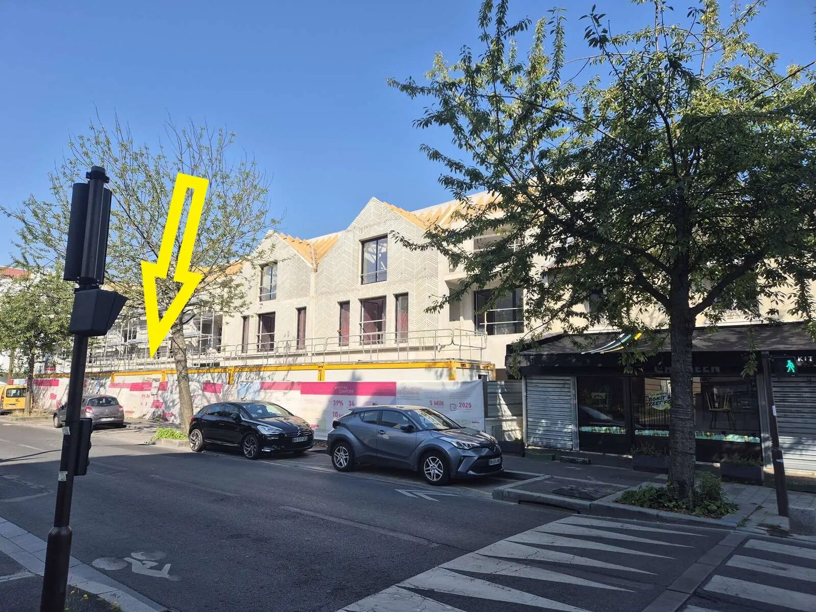 Retail in Orly for lease Building Photo- Image 1 of 4