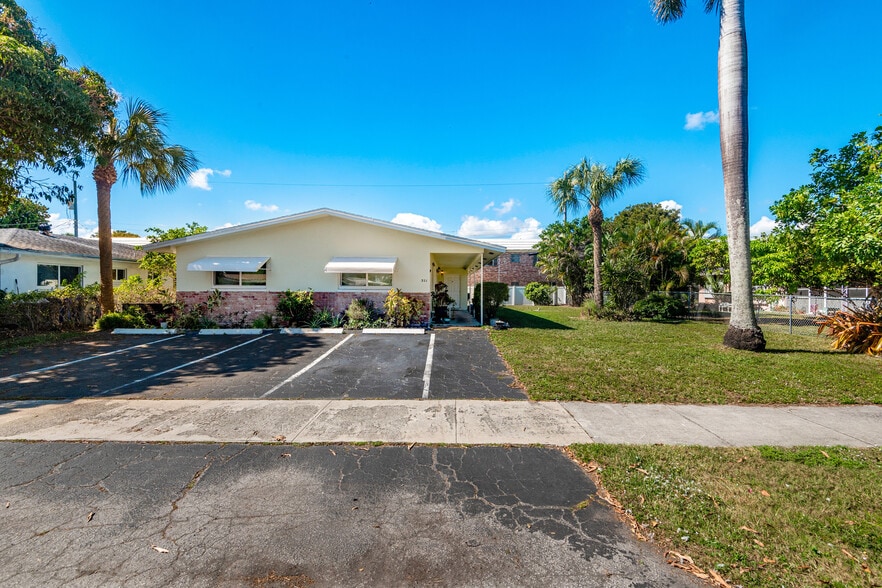321 SE 1st Ave, Pompano Beach, FL for sale - Building Photo - Image 3 of 45