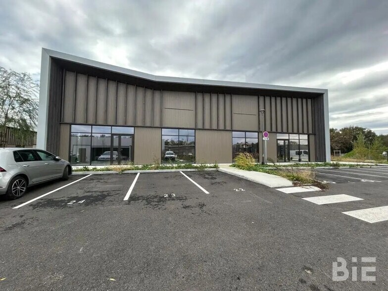 Office in Mérignac for lease - Building Photo - Image 3 of 11