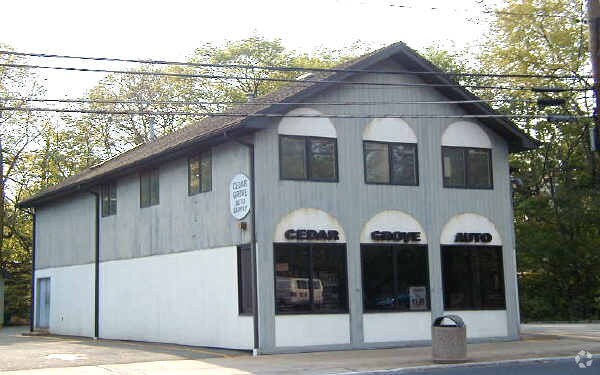 614 Pompton Ave, Cedar Grove, NJ for sale Primary Photo- Image 1 of 1