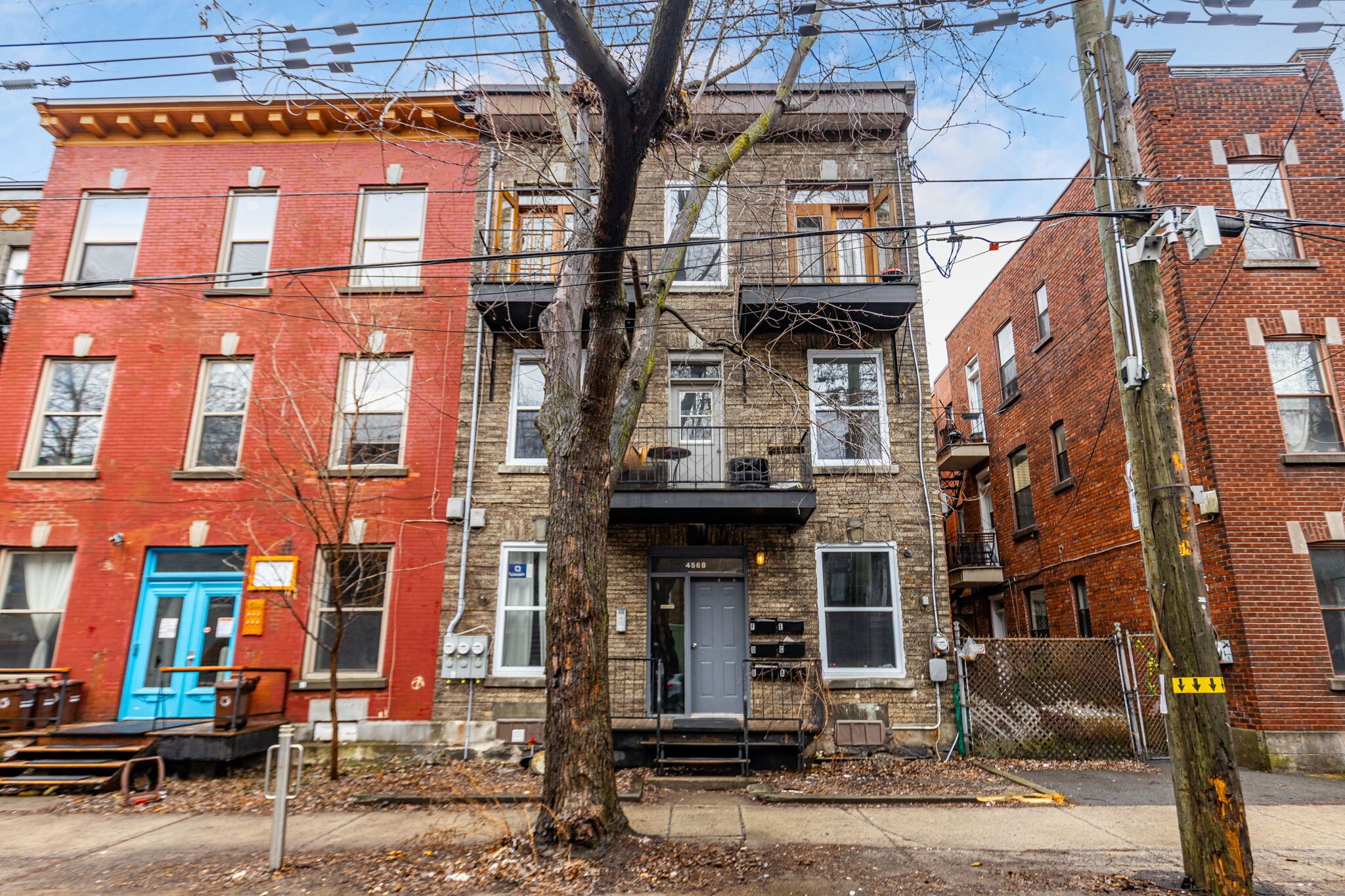 4568 Rue Boyer, Montréal, QC for sale Primary Photo- Image 1 of 1