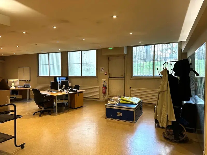 Paris, PAR 75018 - - - Interior Photo - Image 1 of 8