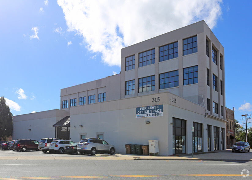 315 Spring Garden St, Greensboro, NC for lease - Primary Photo - Image 1 of 8