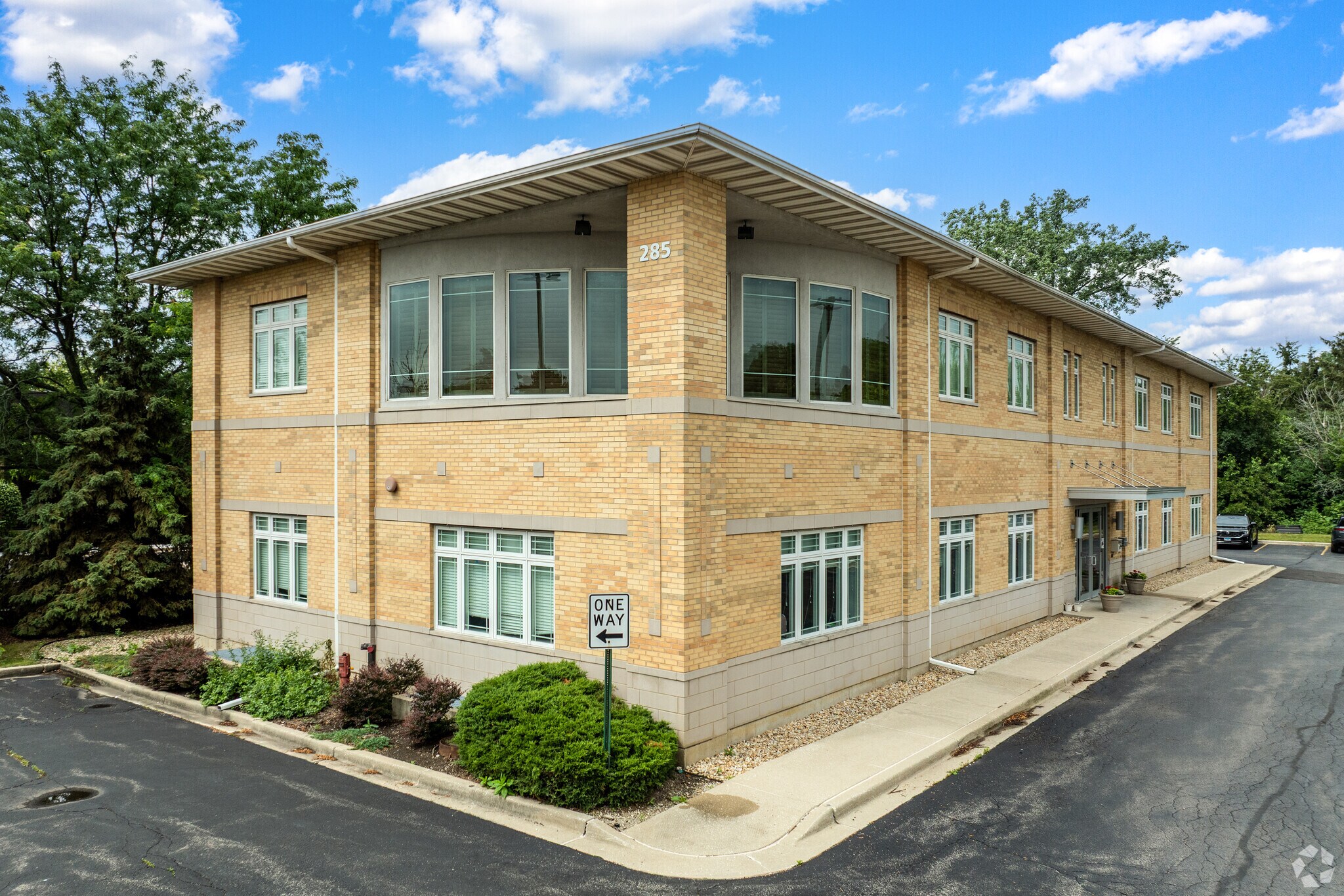 285 W Loop Rd, Wheaton, IL for sale Primary Photo- Image 1 of 1