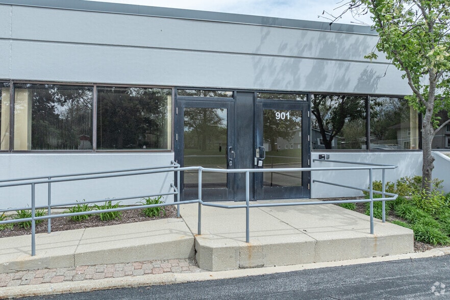 901-939 Parkview Blvd, Lombard, IL for lease - Building Photo - Image 2 of 5