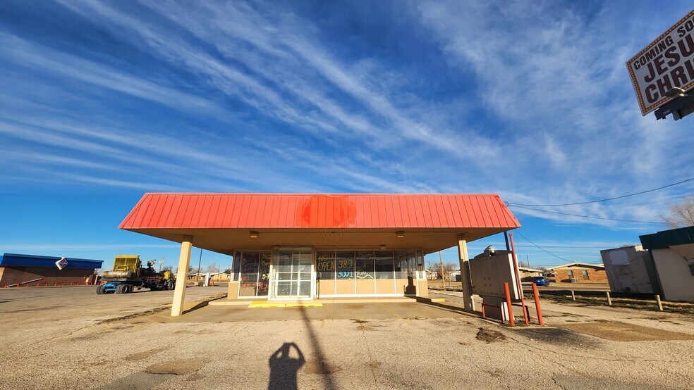 1005 Railroad Ave, Seagraves, TX 79359 Fantastic Location for a