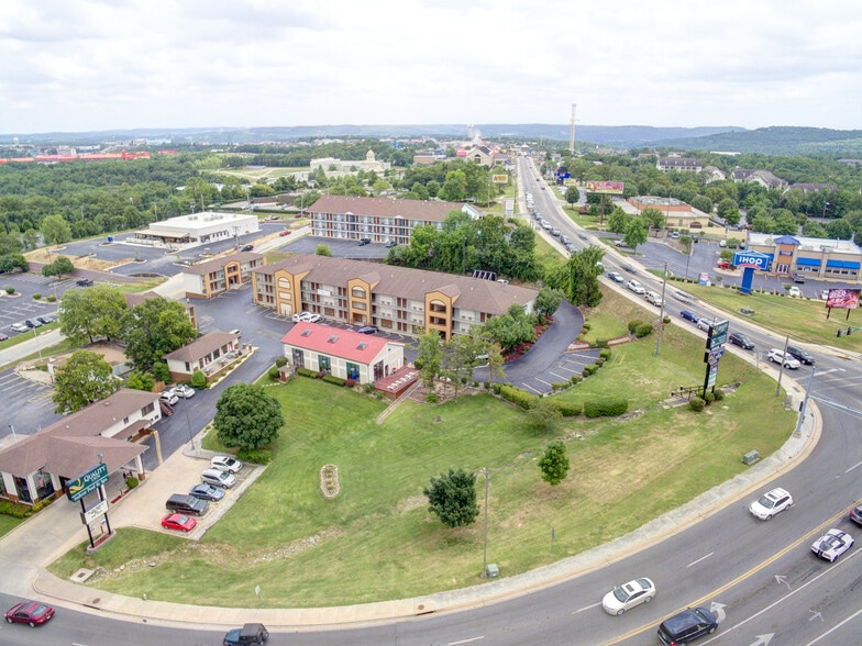 3601 Shepherd of the Hills Expy, Branson, MO for sale - Building Photo - Image 1 of 1