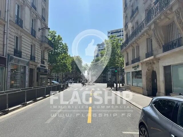 Retail in Paris for lease - Building Photo - Image 2 of 2