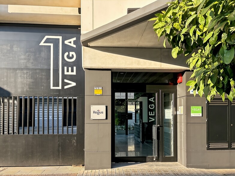 Calle Almutamid, 6, Camas, Sevilla for lease - Building Photo - Image 3 of 3