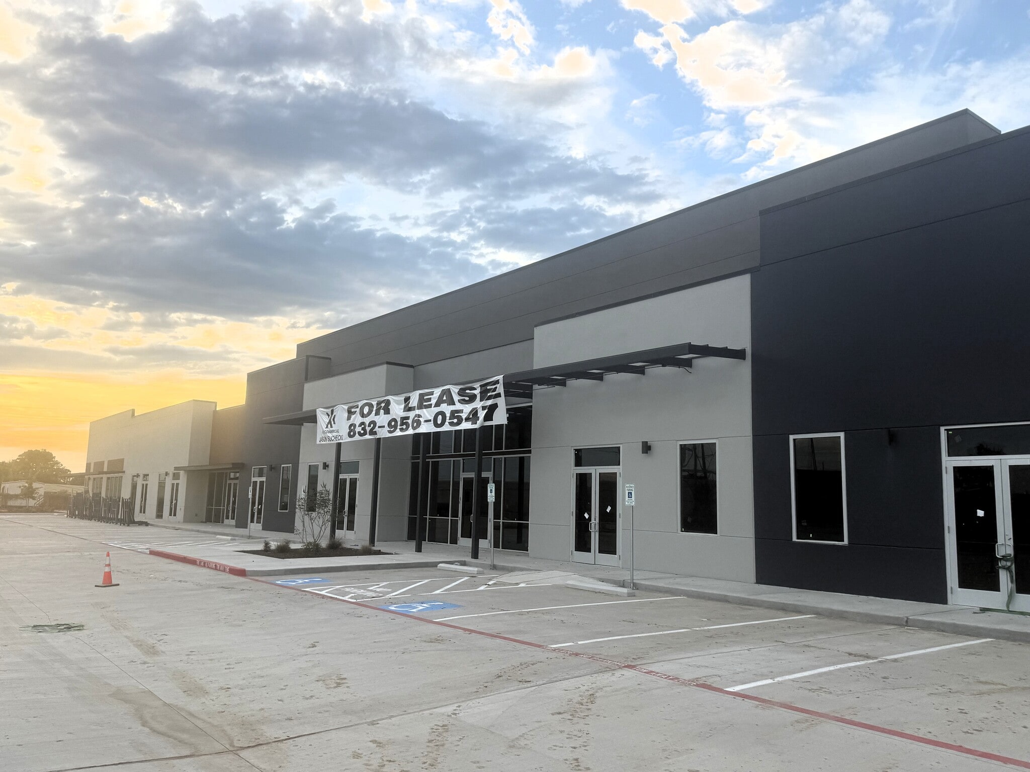 1320 W League City Pky, League City, TX for lease Interior Photo- Image 1 of 18