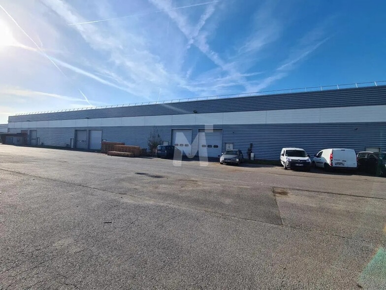 Flex in Lisses for lease - Building Photo - Image 3 of 6