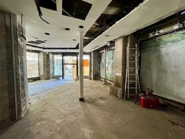 Retail in Paris for lease - Building Photo - Image 2 of 7